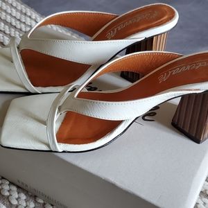 L'intervalle high heel sandals